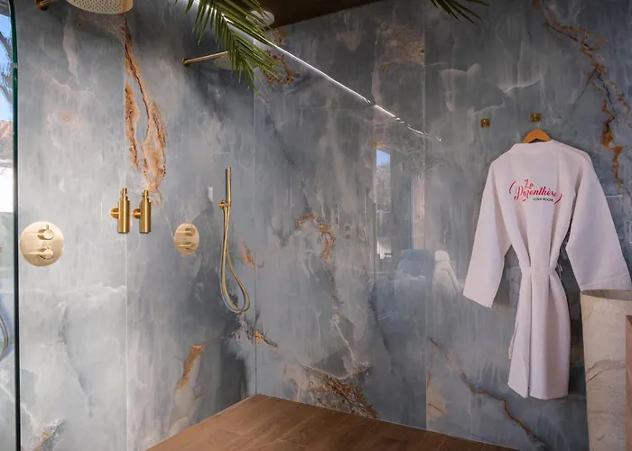 Liebeshotel La Parenthese Cadillac-en-Fronsadais